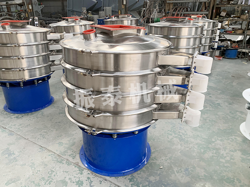 新式出料口直徑1000mm內敷聚氨酯三層不銹鋼振動篩生產已完成，發往青島，請孫經理查收！